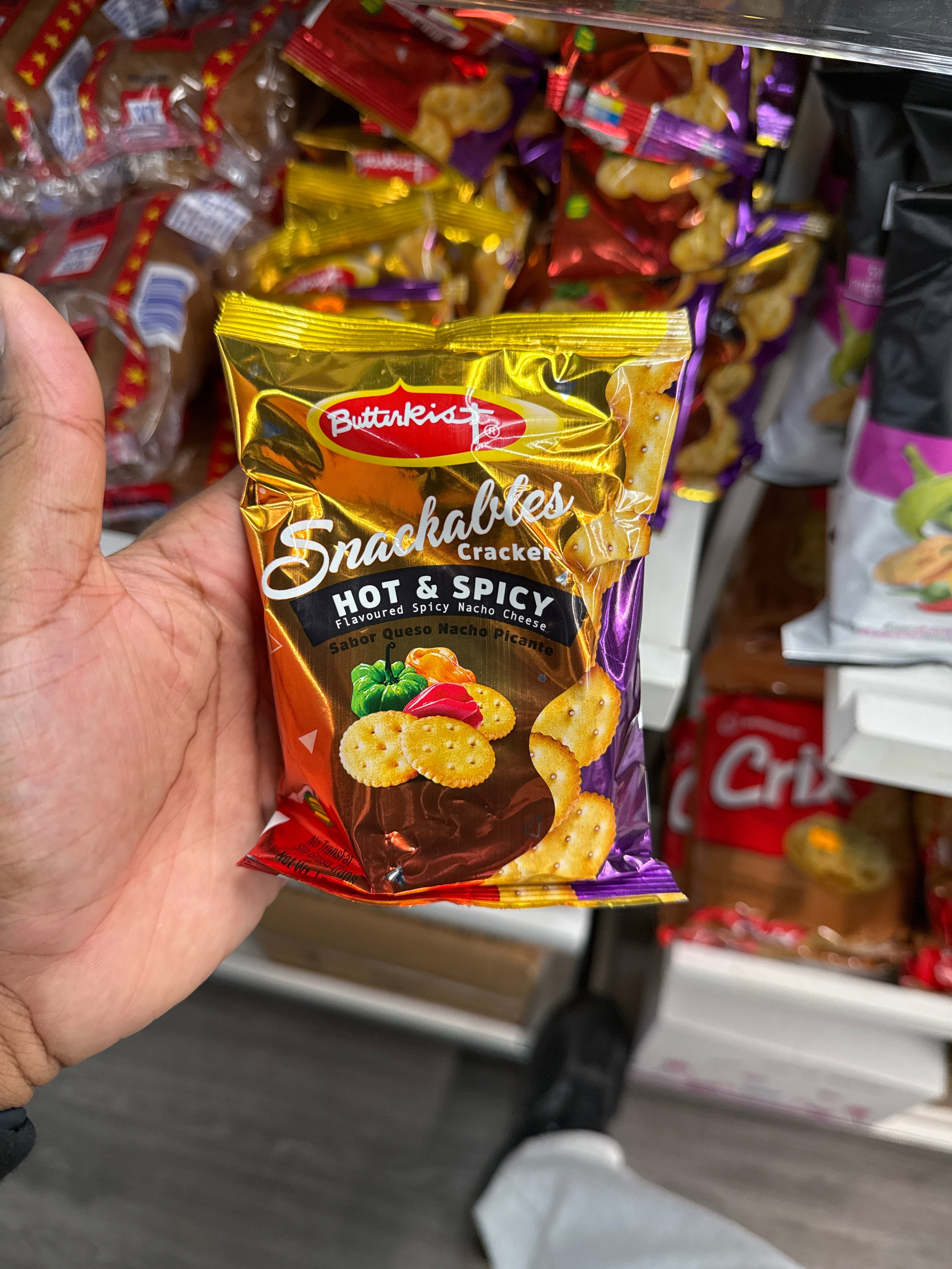 BUTTERKIST SNACKABLES HOT & SPICY CRACKERS 45G